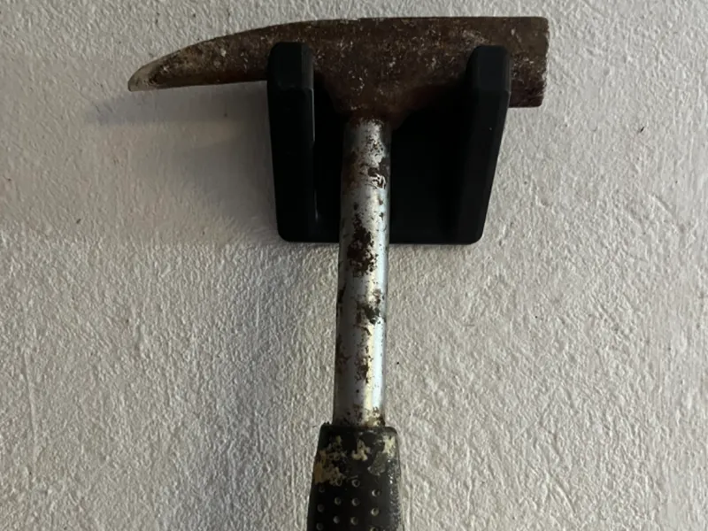 heavy Hammer Hanger