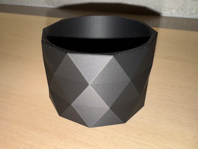 Dose zur Aufbewahrung - Dreieck Design