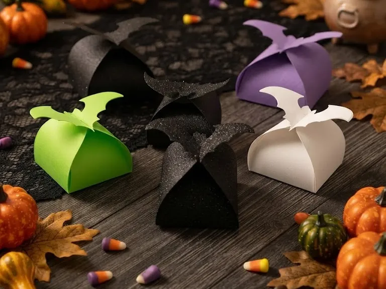 Caja o estuche: The Ultimate Bat Wing Party Favors. Referencia del modelo original.