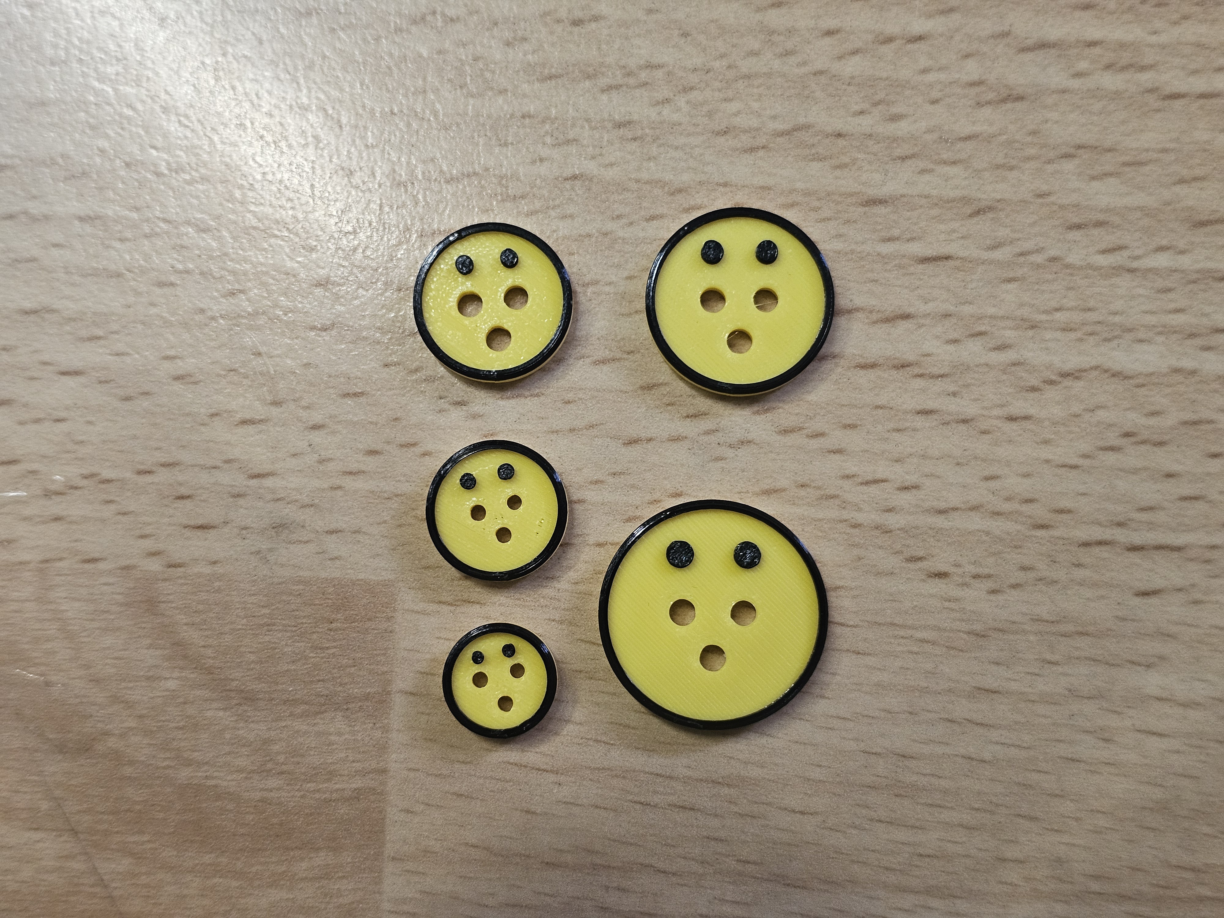 Miniatura 4 do modelo 3D Crow shaped buttons