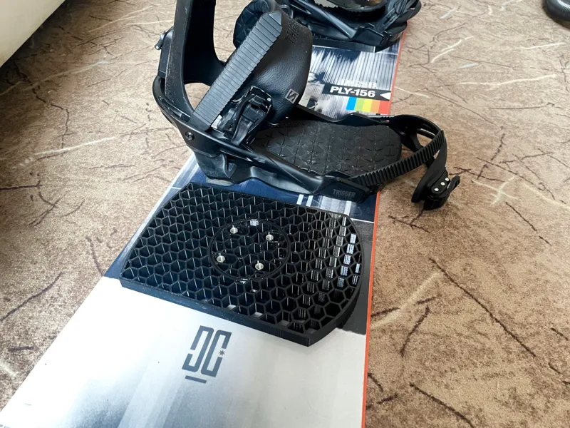 Snowboard bindings carving spacer