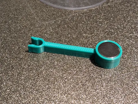 Clip o pieza de sujeción: Minimalist magnetic clip for 60mm Flight stands — referencia de MakerWorld