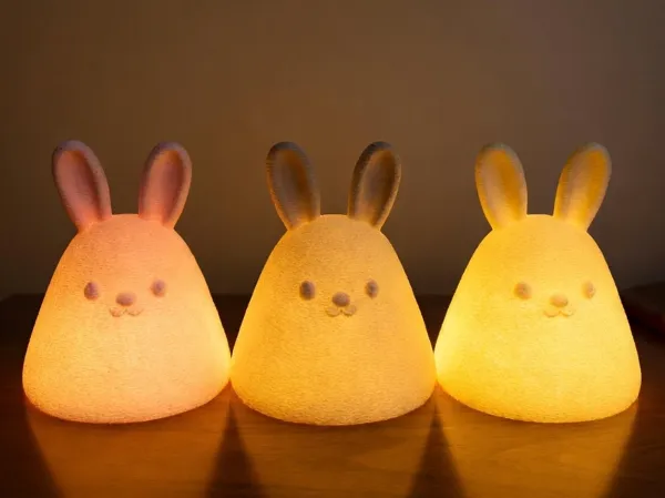 Lampe lapin de Pâques pelucheux