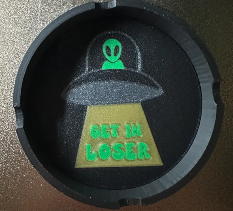 Removable base ash tray, Alien!