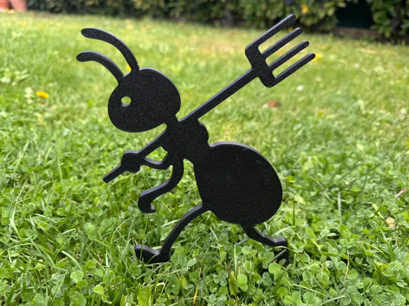Deco Ant with pitchfork