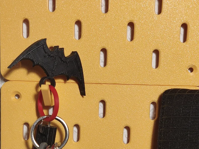 Batwoman´s Grappling Hook Keychain