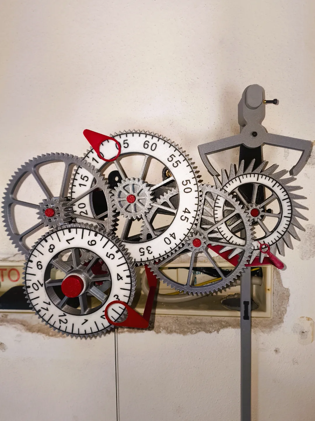 fully functional mechanical clock! view 3