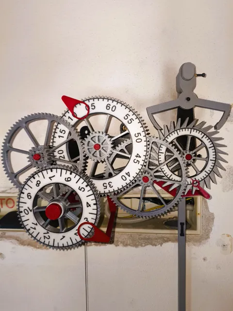 fully functional mechanical clock! view 3