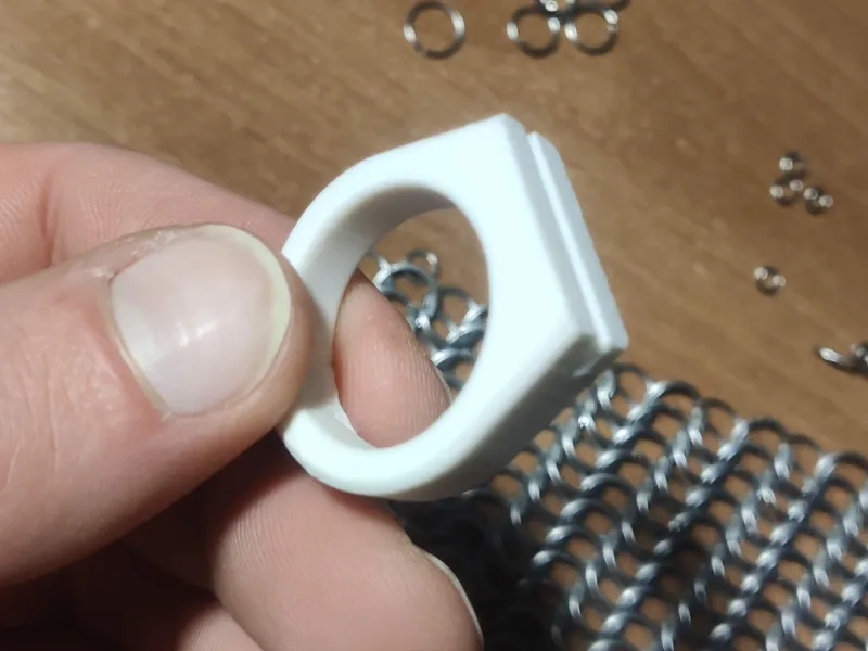 Jump rings opener ring for chainmaille