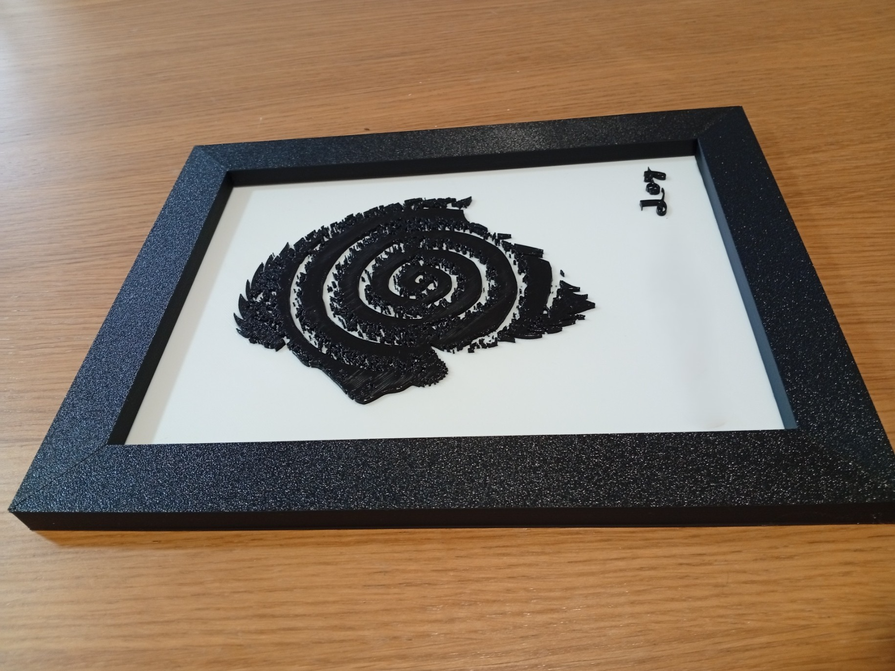 Retrato lowpoli de León con espiral dentro