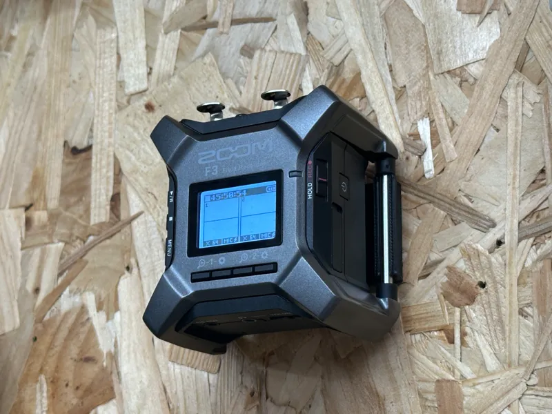 Zoom F3 Audio Recorder Wall Mount 