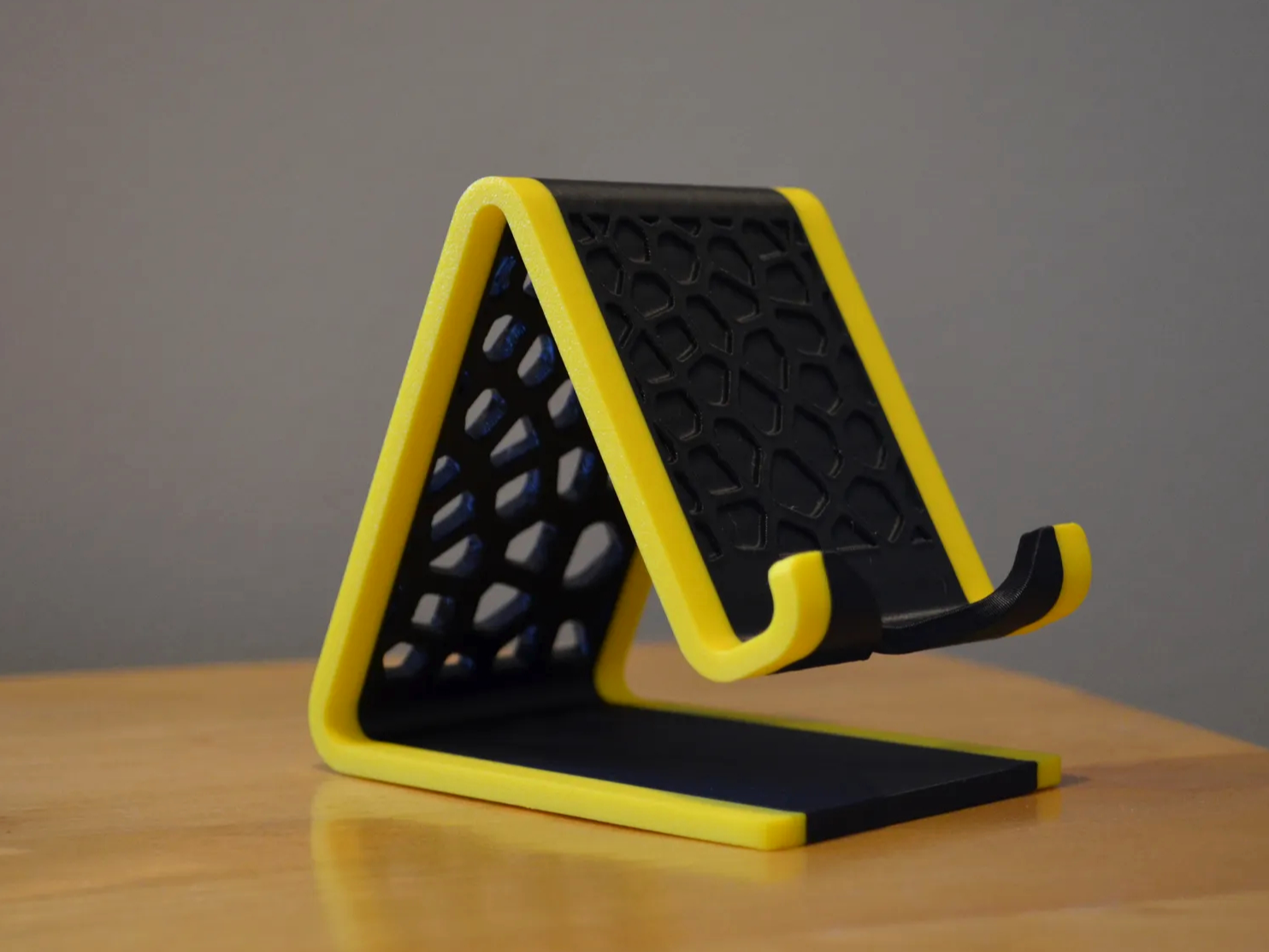Voronoi Mobile Phone Stand V3 (No supports!)