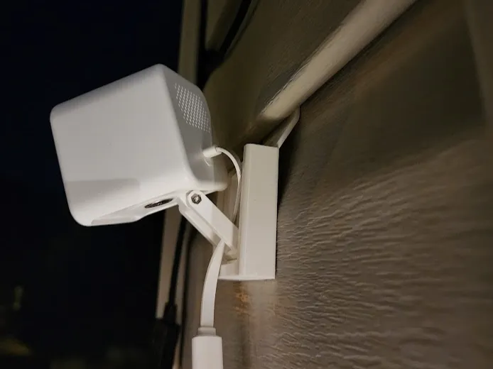 Wyze Cam V4 Vinyl Siding Mount Clip | Dutch Lap 