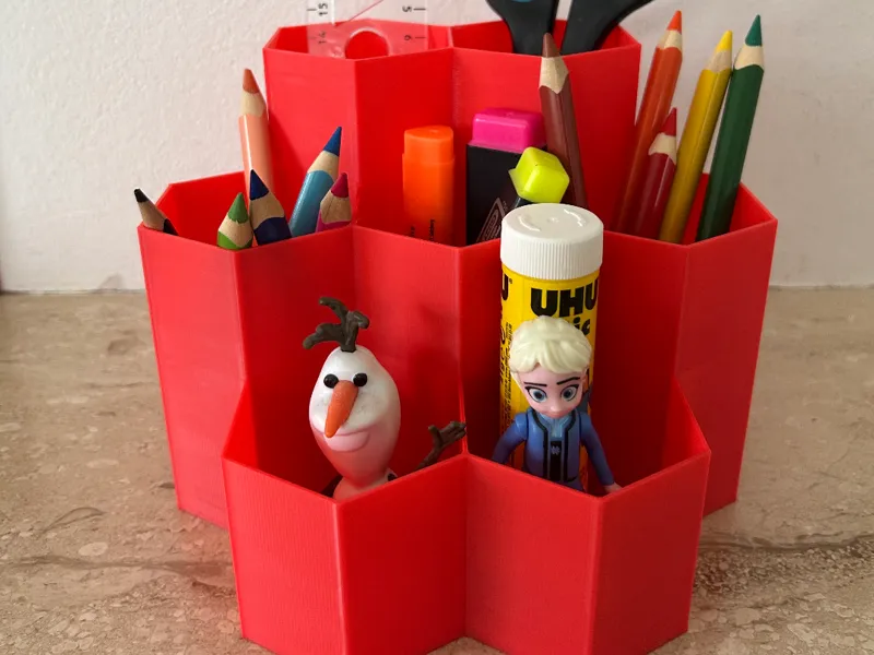 Honeycomb pen holder