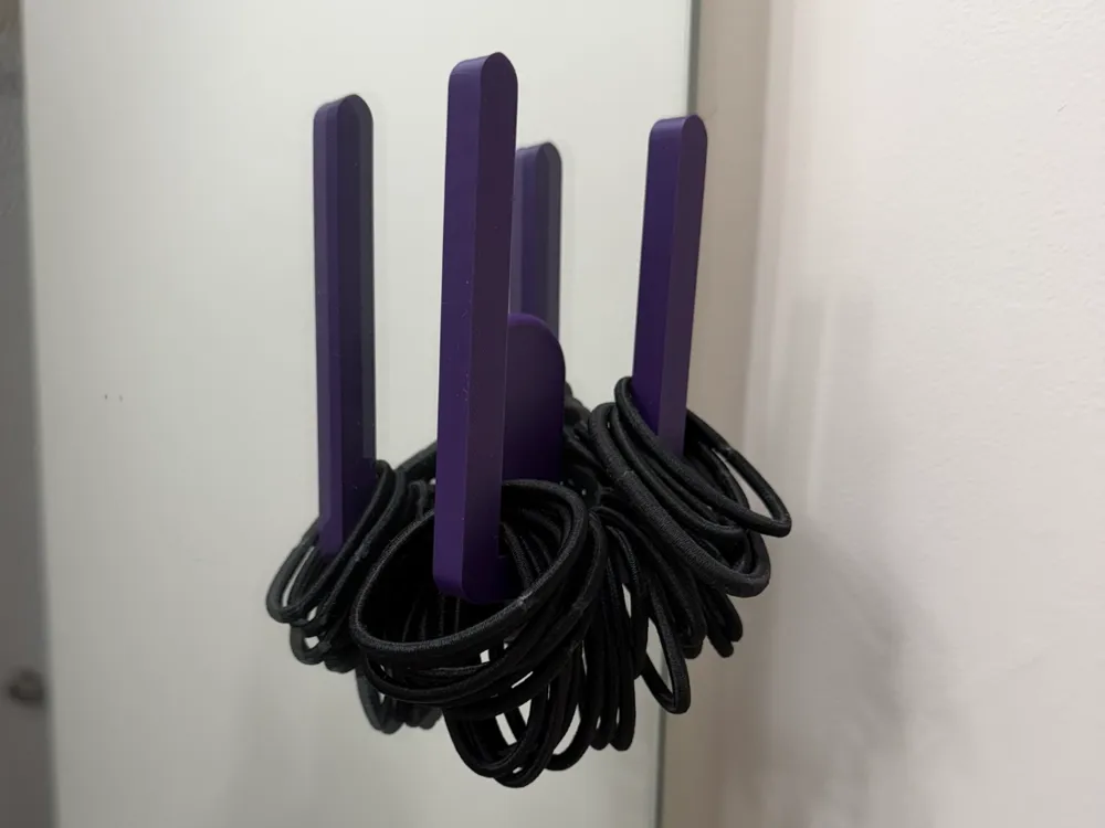 Accesorio para sujetar ligas de cabello: Wall-Mounted Hair Tie Holder Bathroom Storage. Referencia del modelo original.
