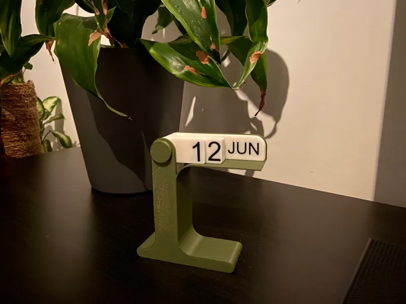 Modern flip calendar