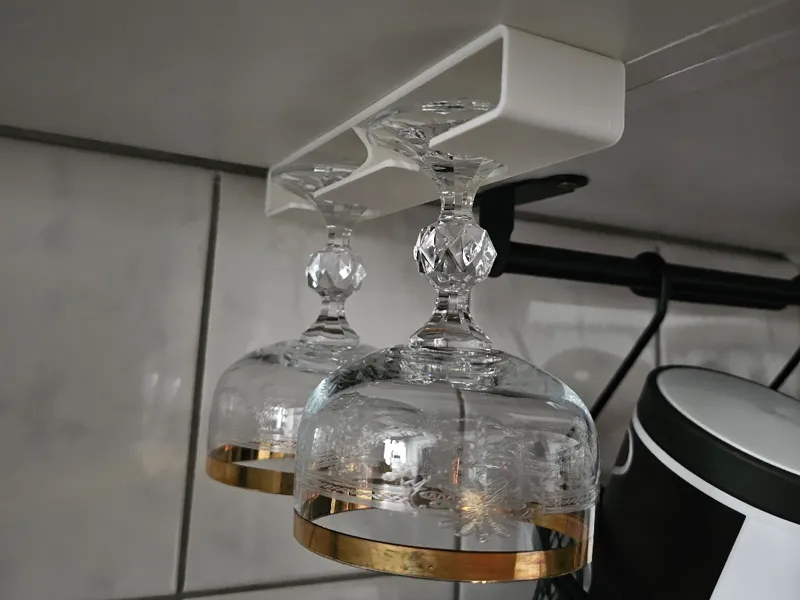 Glas-Aufhängung