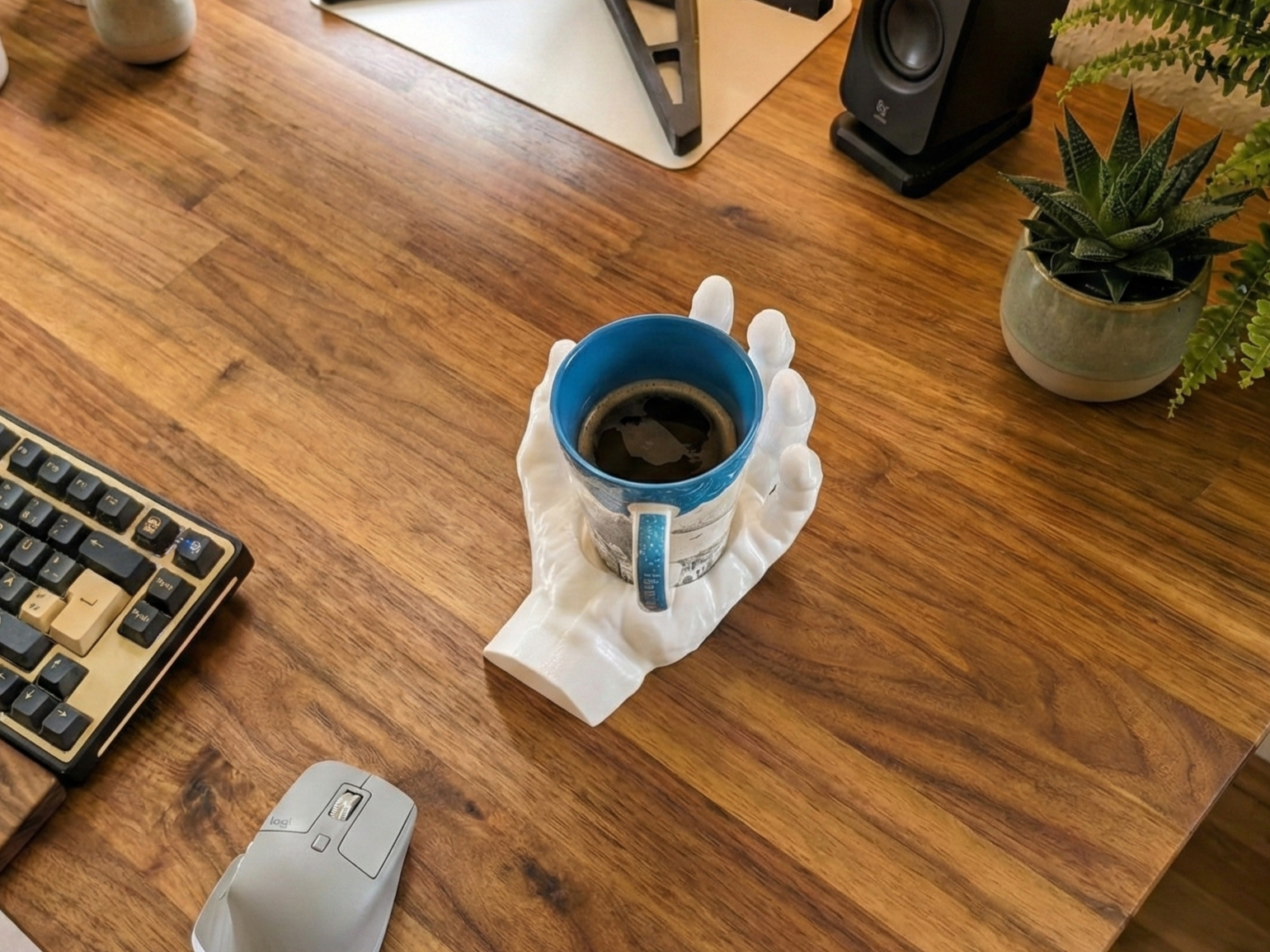 Low Poly Hand - Universal Cup & Glass Holder