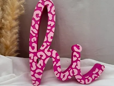 "Hi" – decorative lettering in leopard print look