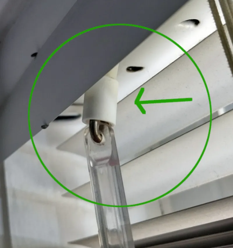Blinds twist-rod holder