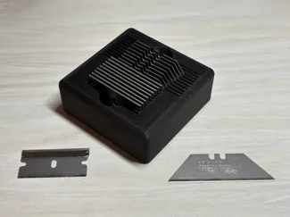 Magnetic Blade Holder