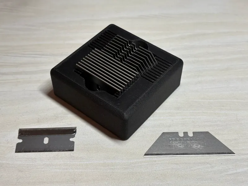 Magnetic Blade Holder