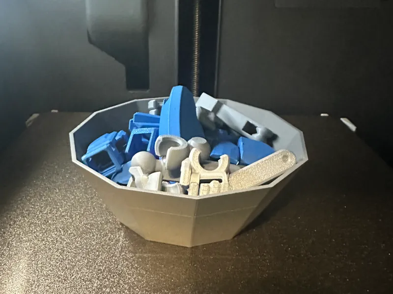 Simple square bowl