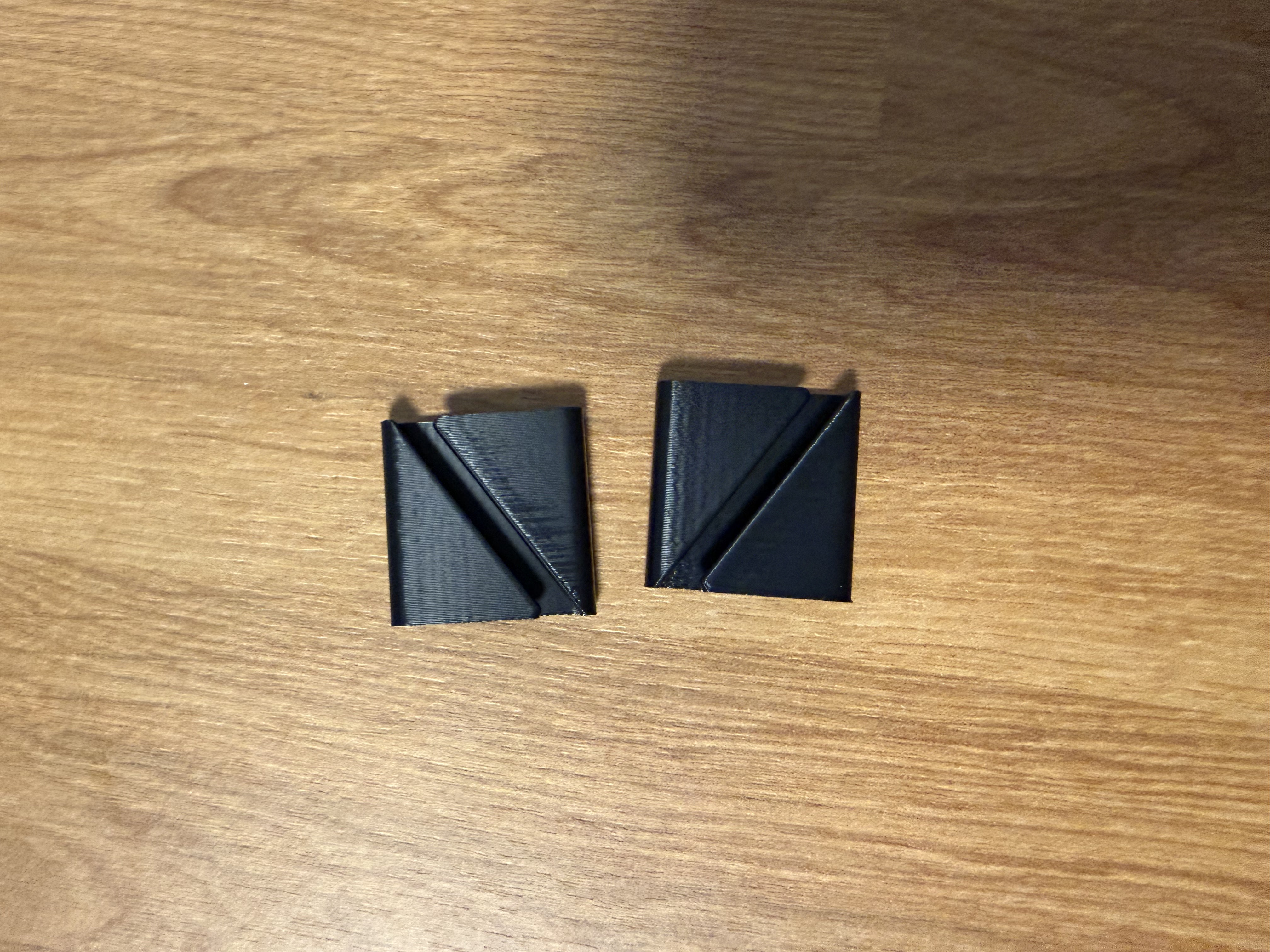 Miniatura 2 do modelo 3D Bag strap clips 