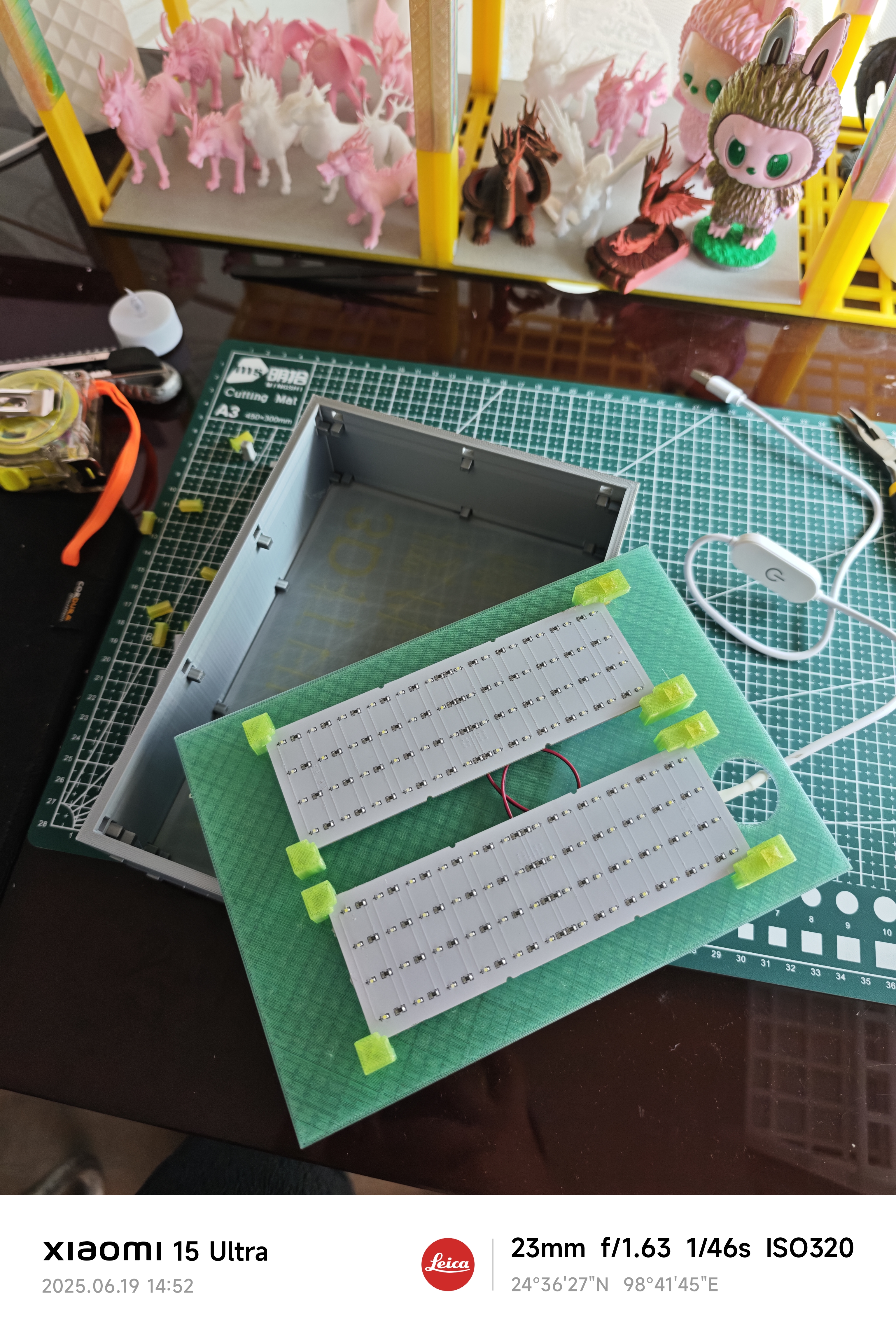 Miniatura 2 do modelo 3D 摆摊招牌-透光浮雕相框-无需任何五金件 需要拓竹的灯箱套件 有视频拼装教程