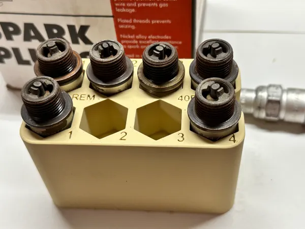 Support pour bougies d'allumage aviation REM40E