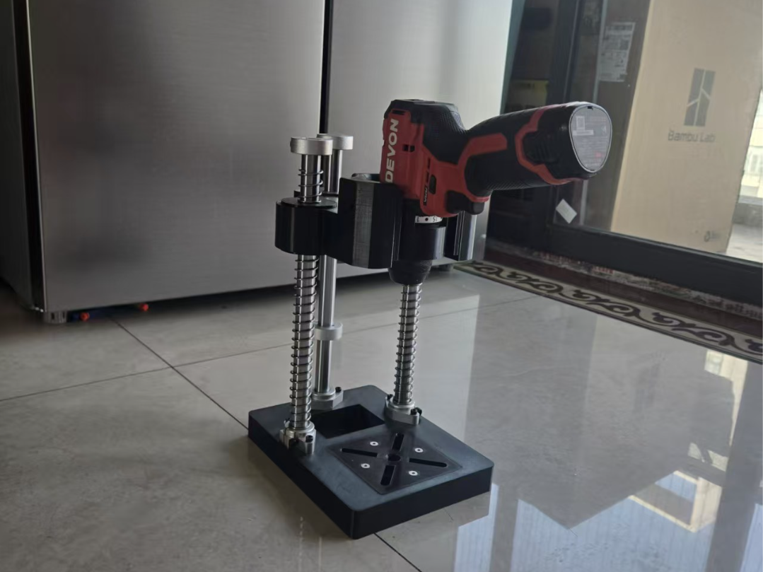 Miniatura 1 do modelo 3D 三轴手电钻支架，三轴台钻