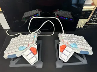 Base Station: Moonlander Keyboard Tenting Base