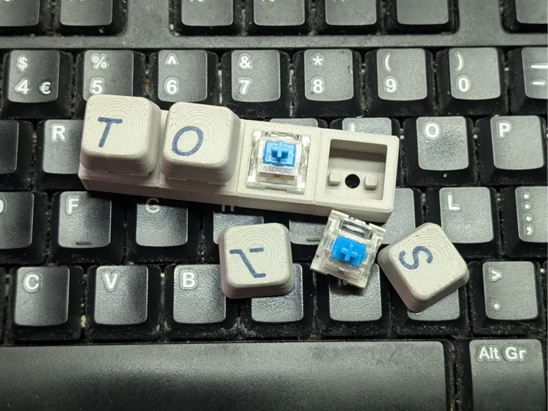 Old-skool Mac: 4-letter key-kap kit