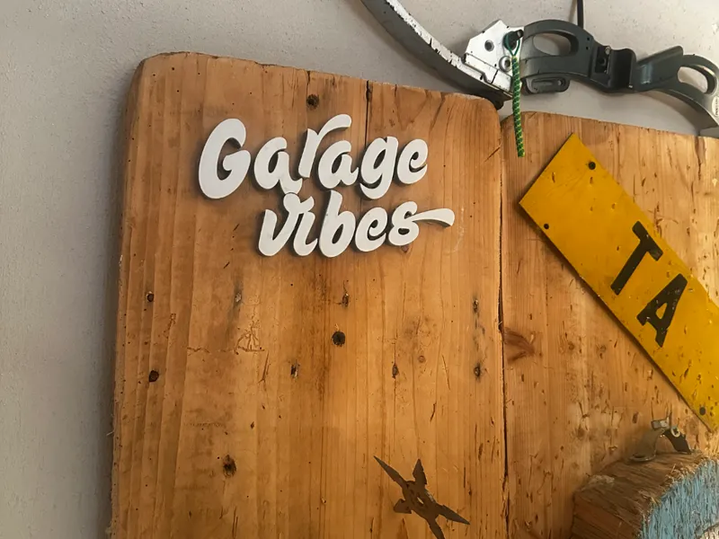 scritta garage