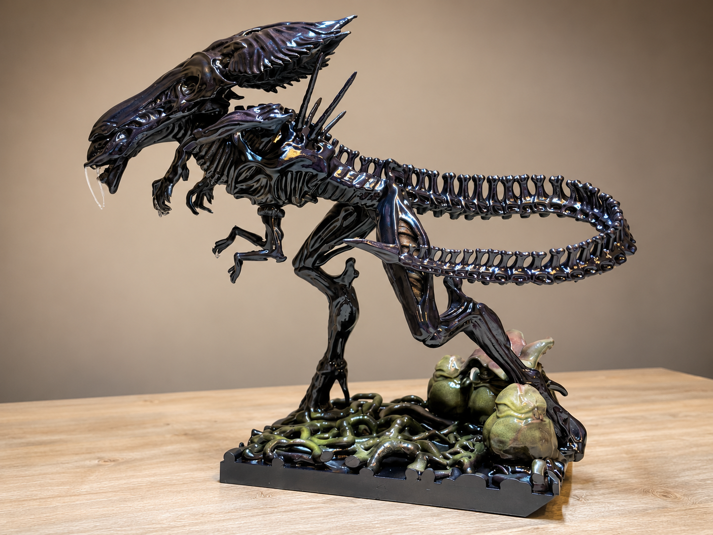 Xenomorph Queen - Ultra Detailed Alien Statue 19" - 1