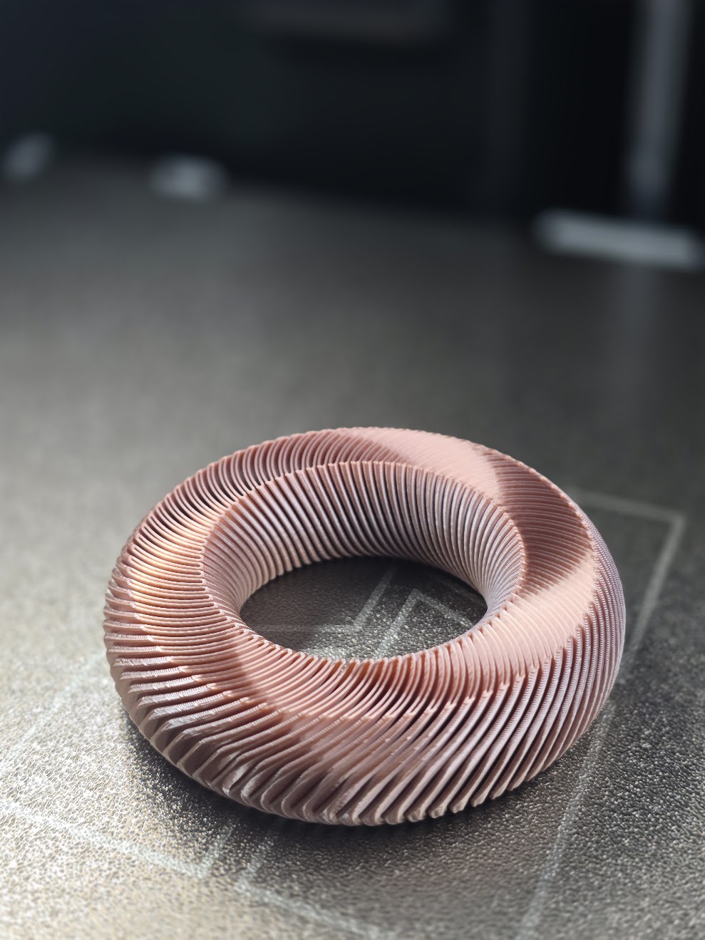 Miniatura 4 do modelo 3D Squishy Loopz - Spiral Donut