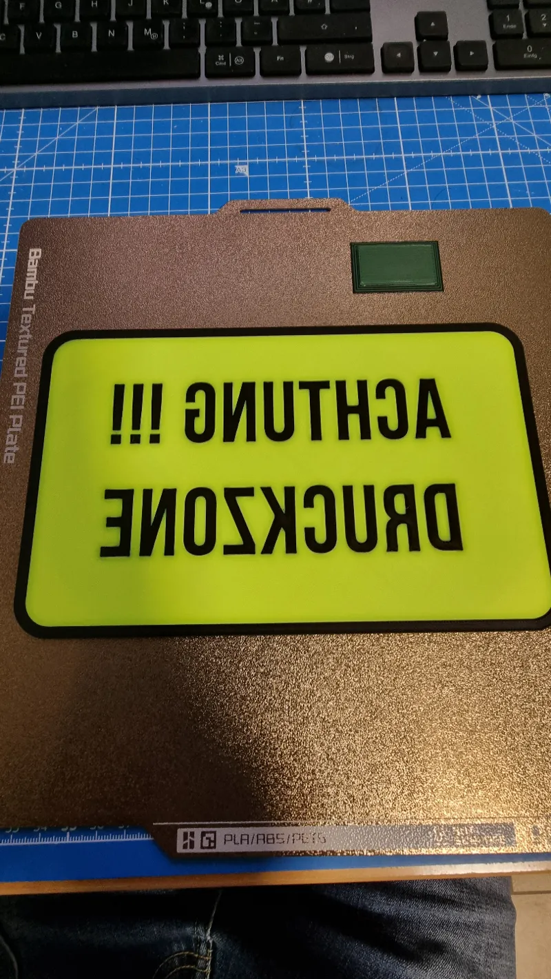 Warning Label German "Achtung Druckzone"
