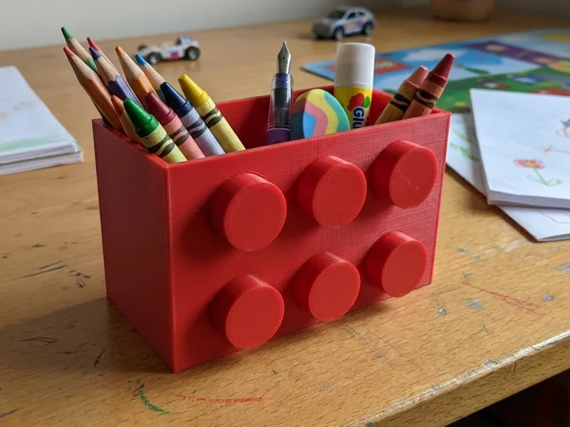 Minimalistischer Baustein-Stiftehalter