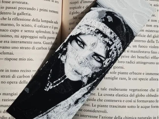 Intense gaze : Bookmark