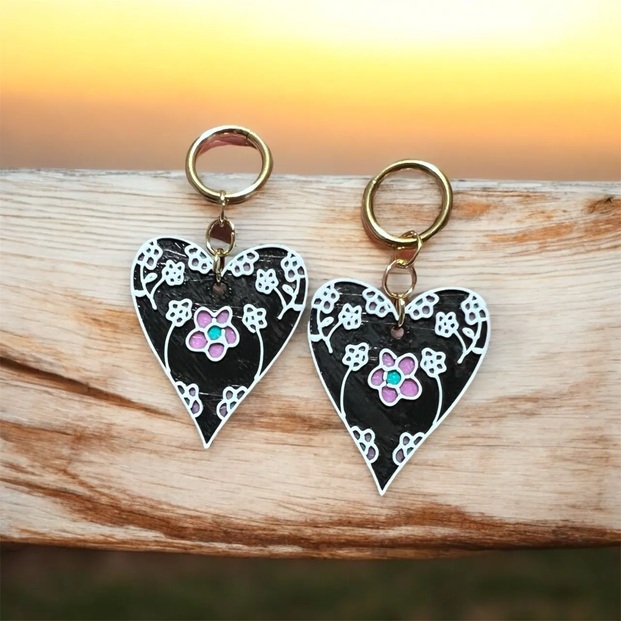 Pendientes corazón con flores view 2
