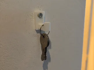 Simple key hanger