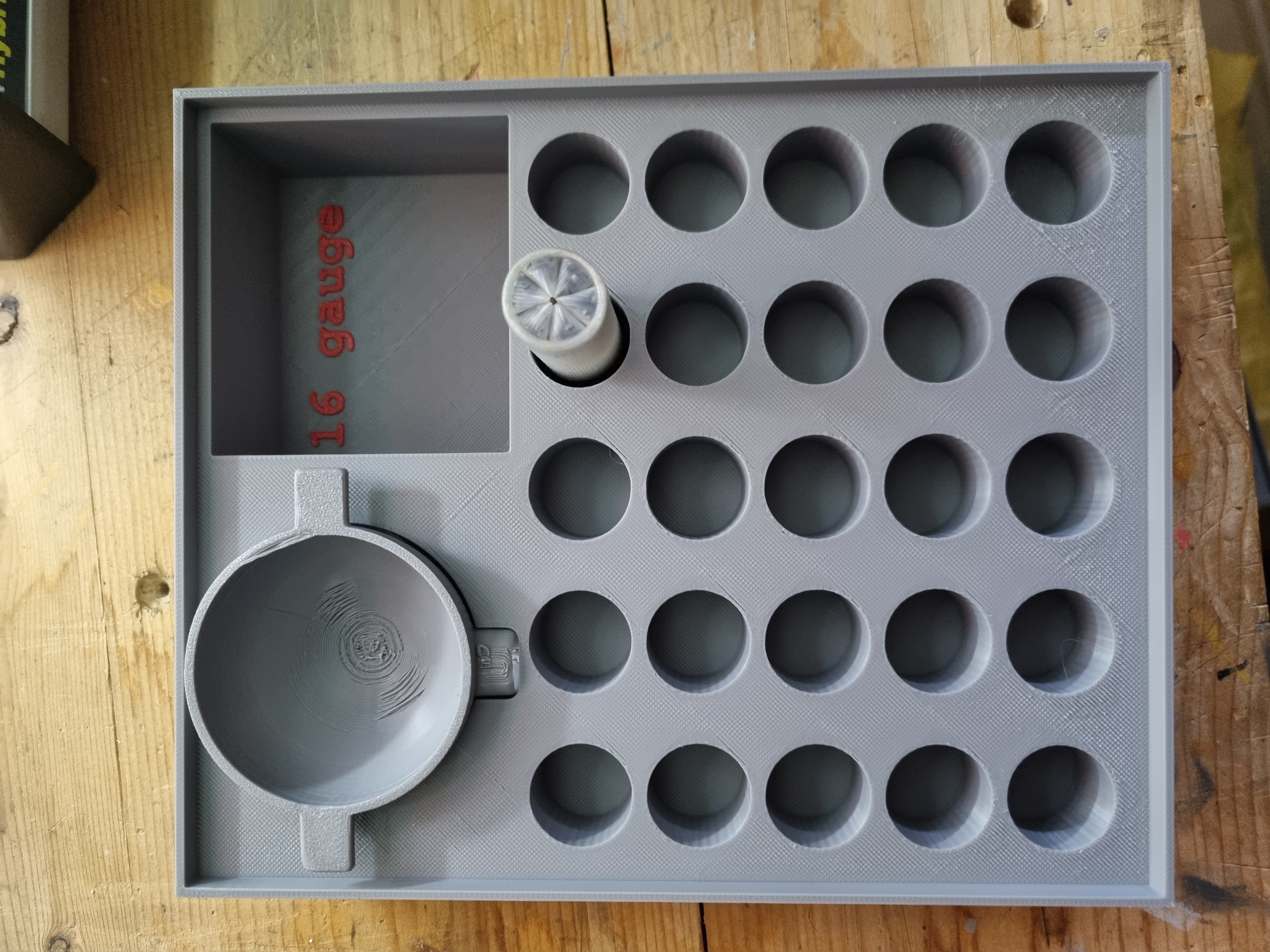 Miniatura 2 do modelo 3D Shotshell Reloading Tray with Measuring Cup