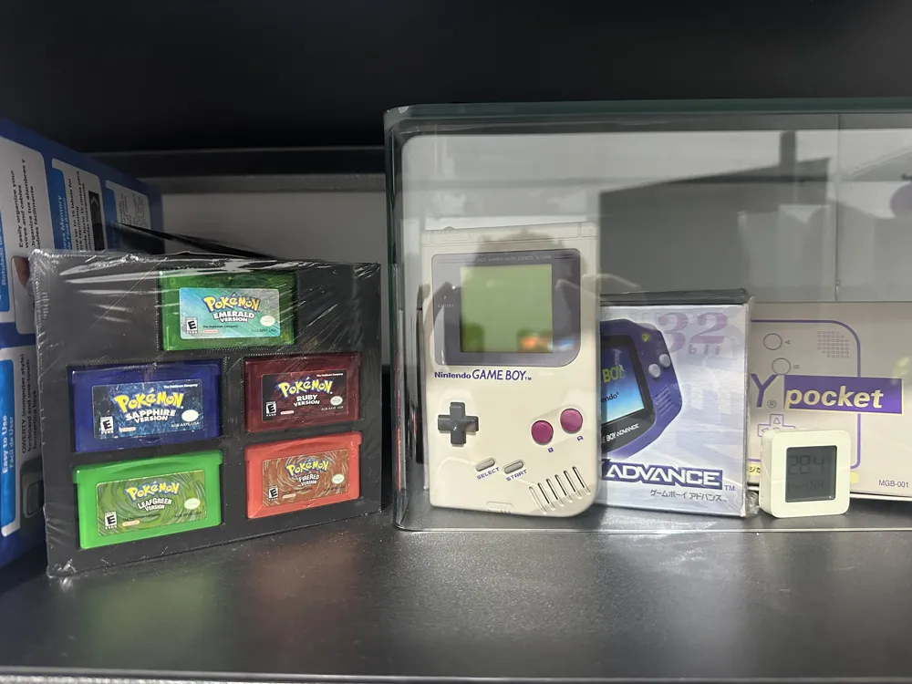 GBA Game Display Case by LeoderasMakerWorld: Download Free 3D Models