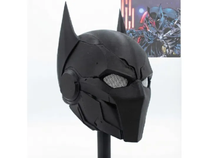 Pieza para disfraz o exhibición: TACTICAL BATMAN HELMET. Referencia del modelo original.