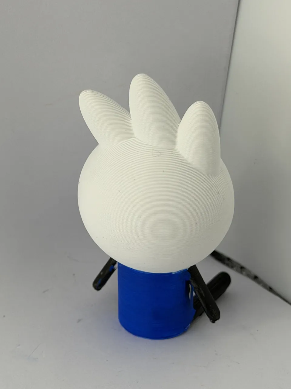 Icecreamsandwitch sitting view 4