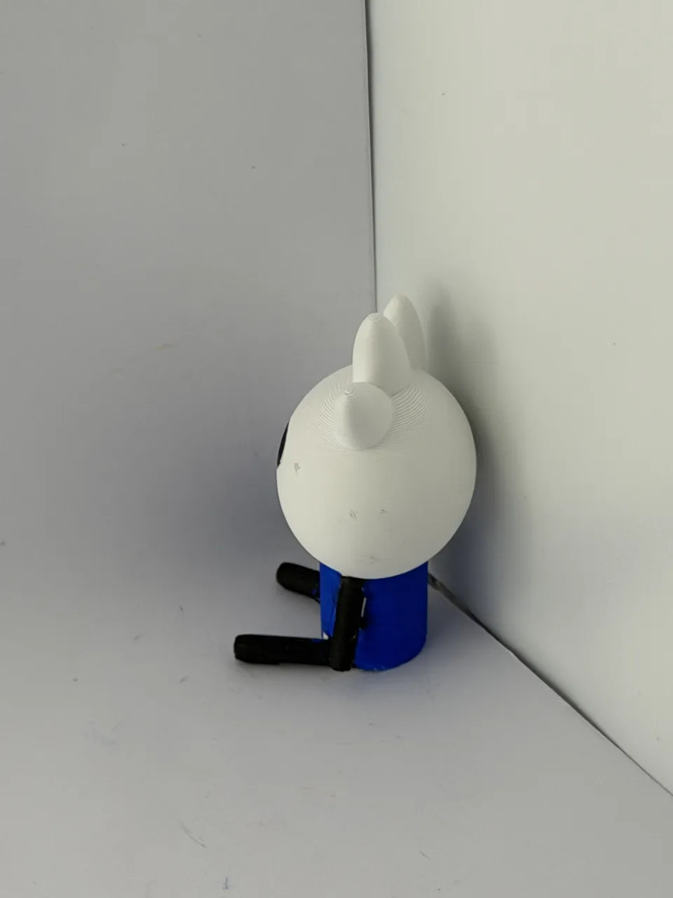 Icecreamsandwitch sitting view 3