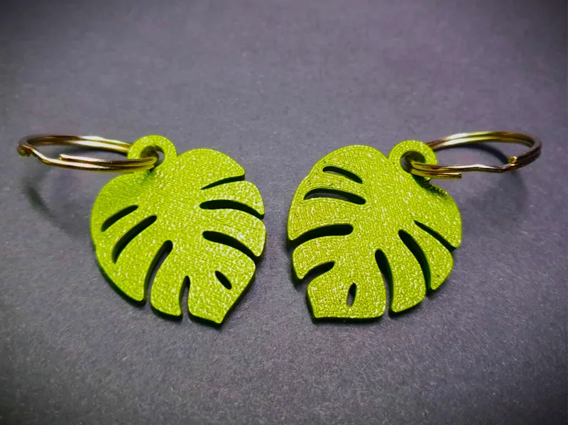 Monstera Leaf Keychain – Lightweight & Stylish