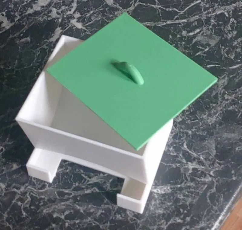 High-Capacity Bathroom Cotton Swab Holder Blends