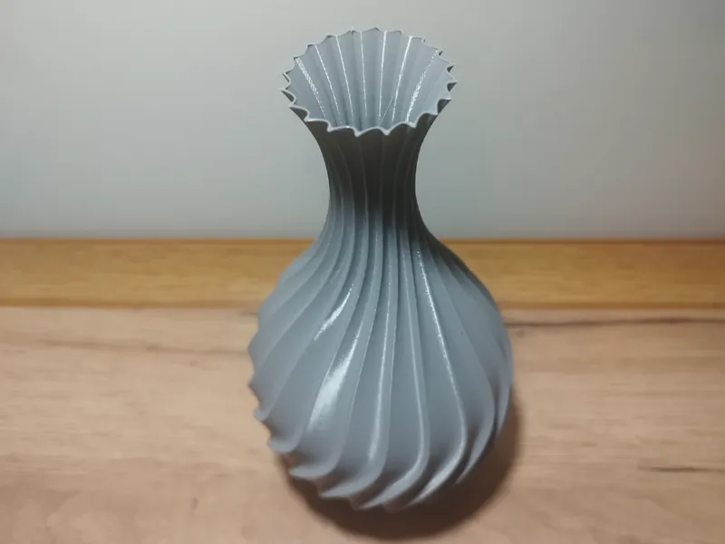 Modern Spiral Vase – Decorative for Dried Flowers