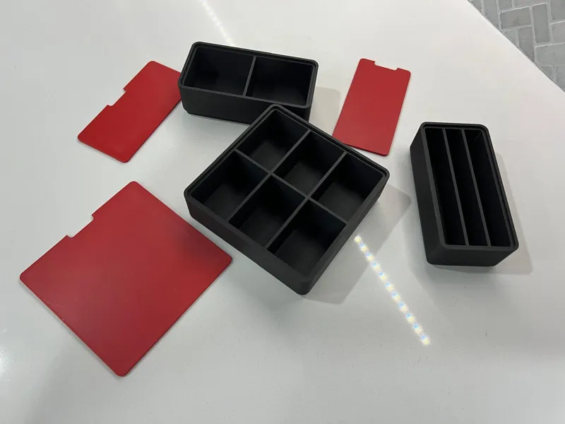 configurable tray w/ divider/lid/stacking options